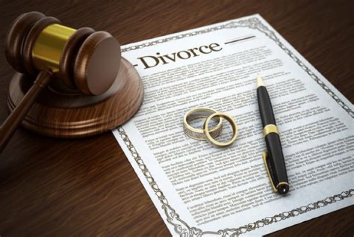 Can a lawyer deduct the cost of a divorce?