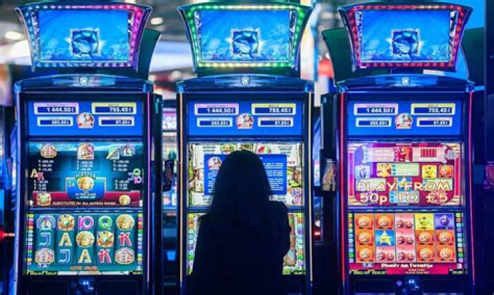 Do casinos cheat with slot machines?