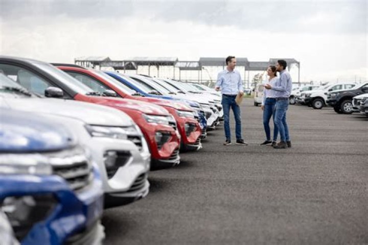 Do dealers prefer lease or sale?