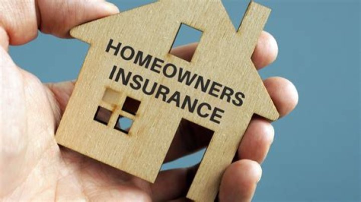 Does homeowners insurance pay off your mortgage if the house is lost?