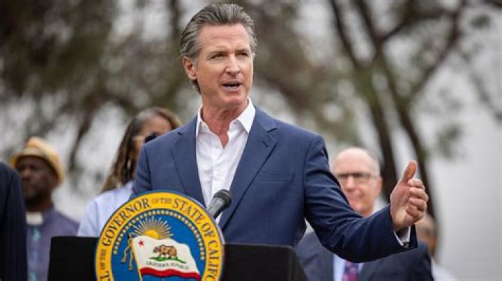 How long does California governor have to sign a bill?