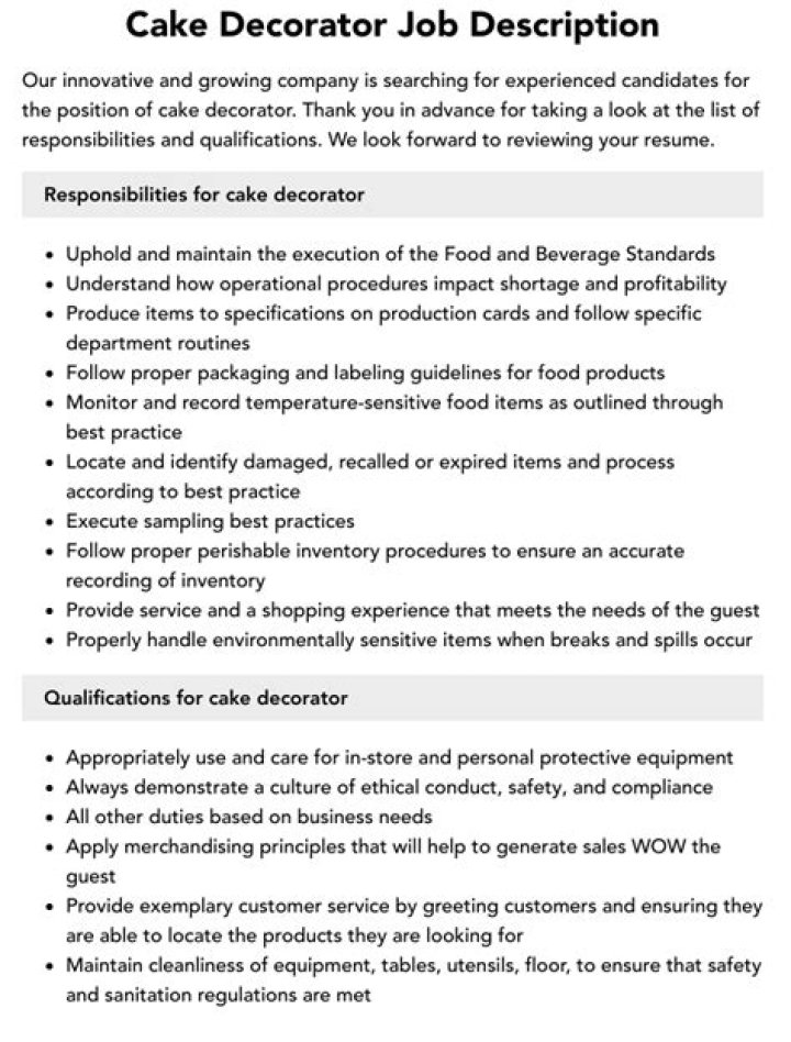 What are the responsibilities of a cake decorator?